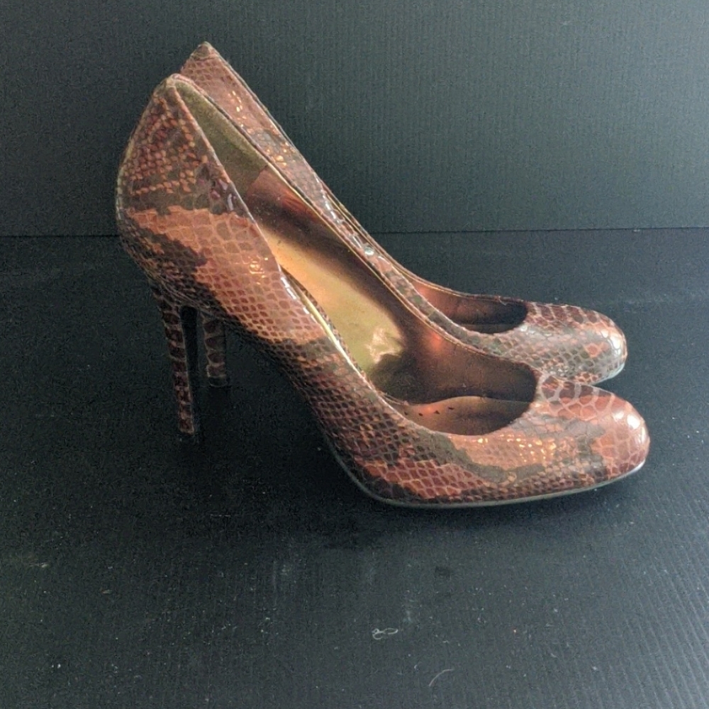 Shoes - Picture 2 of 4